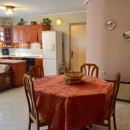 Mikro Katafygio Jaktstuga *