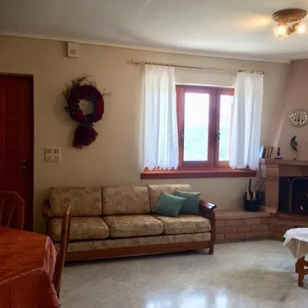 Mikro Katafygio Деревянный коттедж *