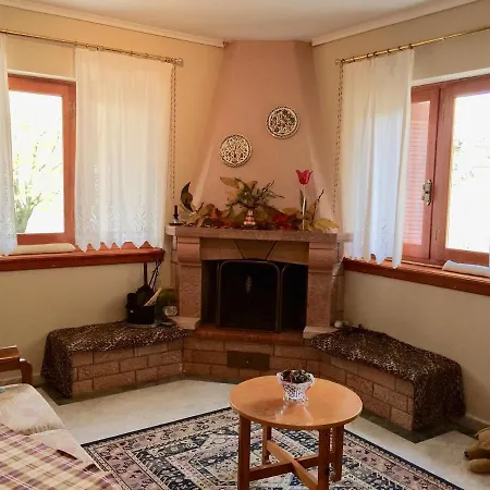 Деревянный коттедж Mikro Katafygio